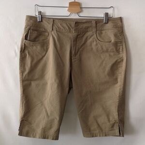 Women's Mountain Hardwear Golf/Biz Casual Walking Shorts Size 10 Khaki Gingham